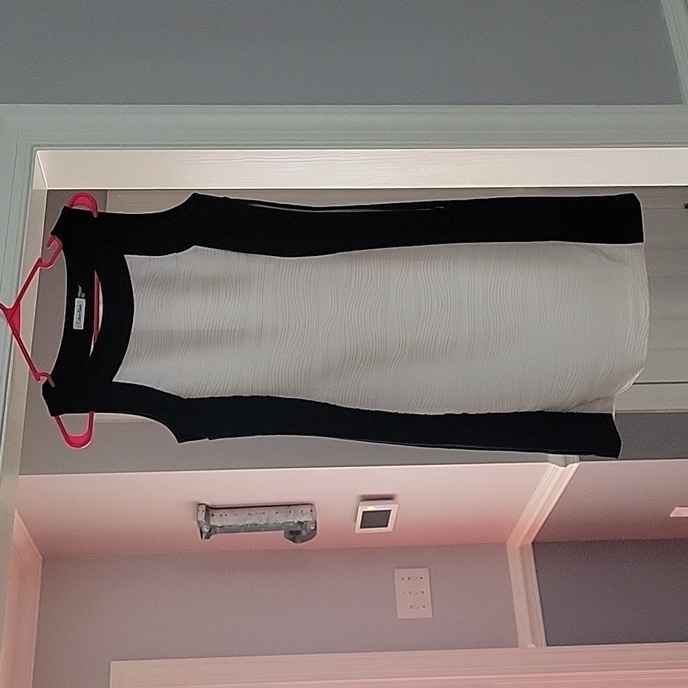 Calvin Klein fitted dress - size 8 - black and white